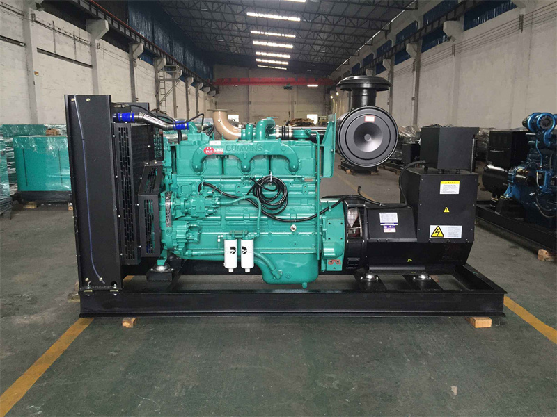 平川如何判断一个电压表是否具有自动量程切换功能？