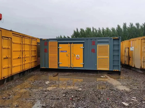 平川柴油发电机如何判断干式空气滤清器是否需要更换？