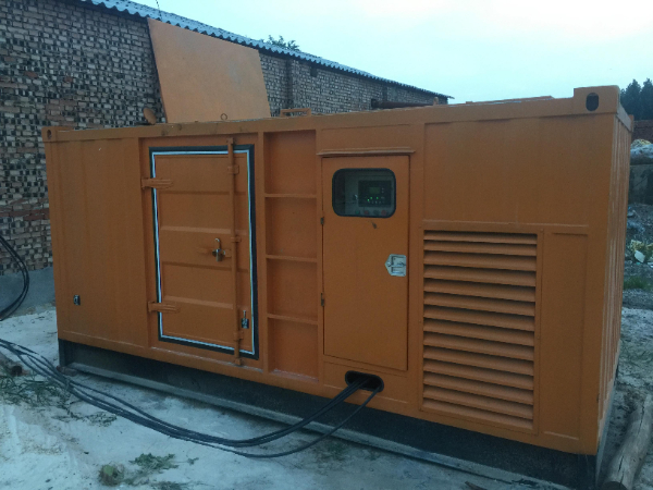 平川发电机组长期使用中，电缆线的敷设路径有哪些要求？